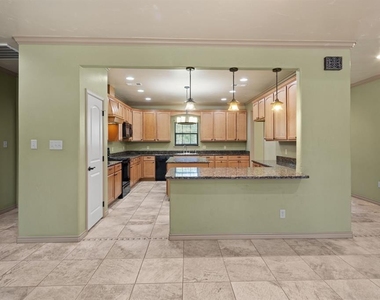 1404 Kings Valley Dr - Photo Thumbnail 13