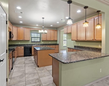 1404 Kings Valley Dr - Photo Thumbnail 9