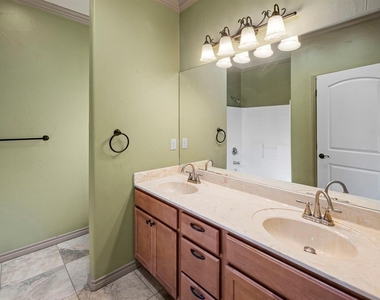1404 Kings Valley Dr - Photo Thumbnail 18