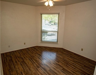 4913 Wing Rd - Photo Thumbnail 17