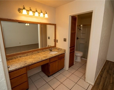 4913 Wing Rd - Photo Thumbnail 11