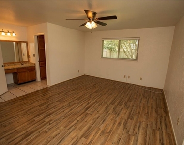 4913 Wing Rd - Photo Thumbnail 10