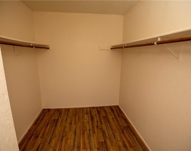 4913 Wing Rd - Photo Thumbnail 13