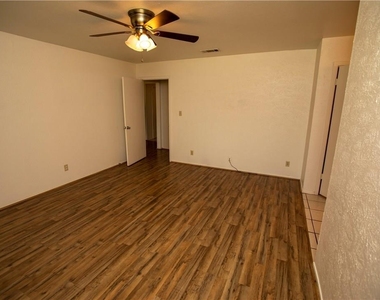 4913 Wing Rd - Photo Thumbnail 14