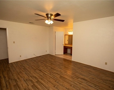 4913 Wing Rd - Photo Thumbnail 9
