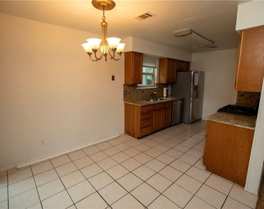 4913 Wing Rd - Photo Thumbnail 8
