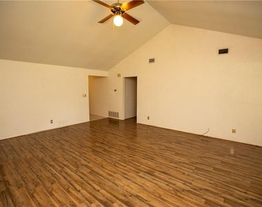 4913 Wing Rd - Photo Thumbnail 3