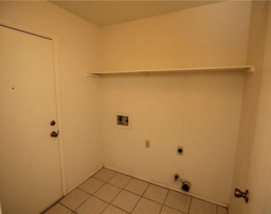 4913 Wing Rd - Photo Thumbnail 25