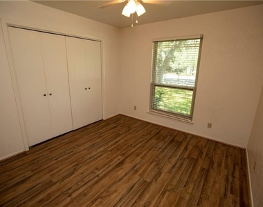 4913 Wing Rd - Photo Thumbnail 16