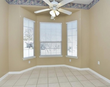 111 Purple Sage Dr - Photo Thumbnail 5
