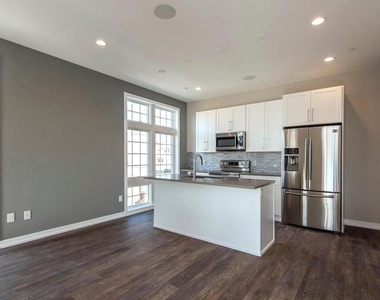 1340 S 13th Street - Photo Thumbnail 4