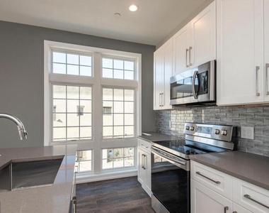 1340 S 13th Street - Photo Thumbnail 2