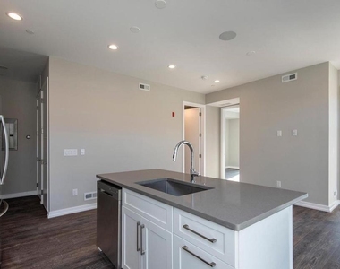 1340 S 13th Street - Photo Thumbnail 3