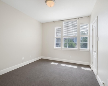 6715 Windrift Way - Photo Thumbnail 18