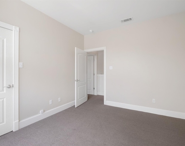 6715 Windrift Way - Photo Thumbnail 19