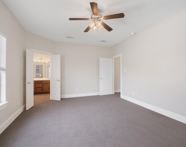 6715 Windrift Way - Photo Thumbnail 13