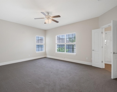 6715 Windrift Way - Photo Thumbnail 12
