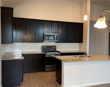481 Leadtree Loop - Photo Thumbnail 10