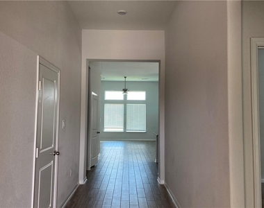 481 Leadtree Loop - Photo Thumbnail 3