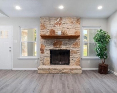 2121 Trede Dr - Photo Thumbnail 5