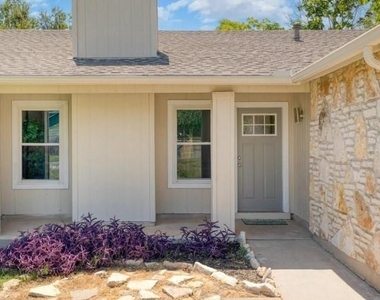2121 Trede Dr - Photo Thumbnail 1