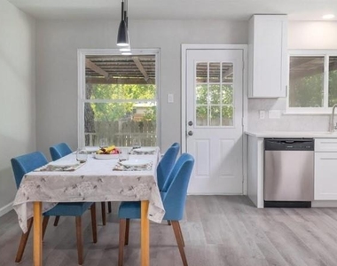2121 Trede Dr - Photo Thumbnail 9