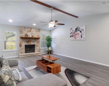 2121 Trede Dr - Photo Thumbnail 2