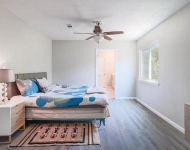 2121 Trede Dr - Photo Thumbnail 11