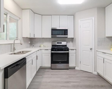 2121 Trede Dr - Photo Thumbnail 7