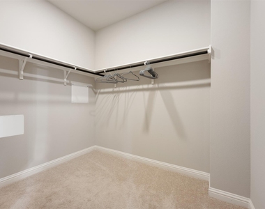 13800 Lyndhurst St - Photo Thumbnail 22