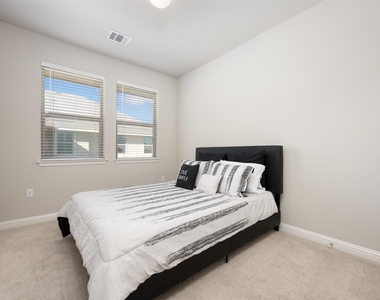 13800 Lyndhurst St - Photo Thumbnail 23