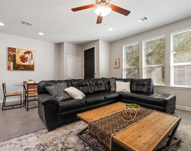 13800 Lyndhurst St - Photo Thumbnail 10