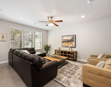 13800 Lyndhurst St - Photo Thumbnail 8