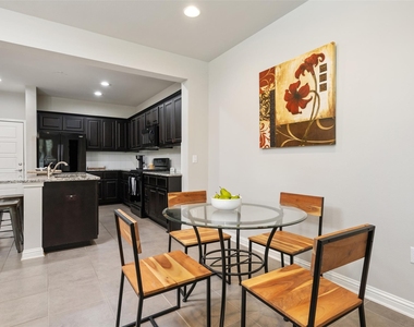 13800 Lyndhurst St - Photo Thumbnail 6