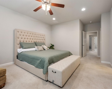 13800 Lyndhurst St - Photo Thumbnail 19