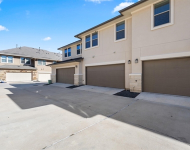13800 Lyndhurst St - Photo Thumbnail 28