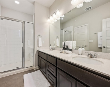 13800 Lyndhurst St - Photo Thumbnail 21