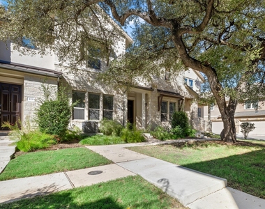 13800 Lyndhurst St - Photo Thumbnail 3