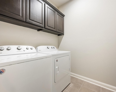 13800 Lyndhurst St - Photo Thumbnail 27