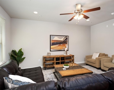 13800 Lyndhurst St - Photo Thumbnail 7