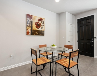 13800 Lyndhurst St - Photo Thumbnail 5