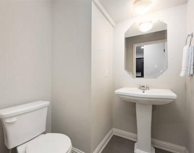 13800 Lyndhurst St - Photo Thumbnail 26