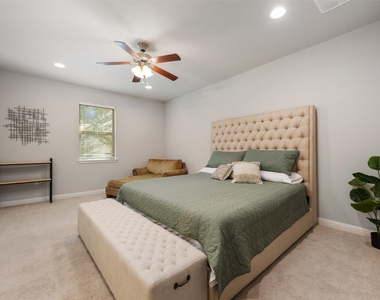 13800 Lyndhurst St - Photo Thumbnail 17