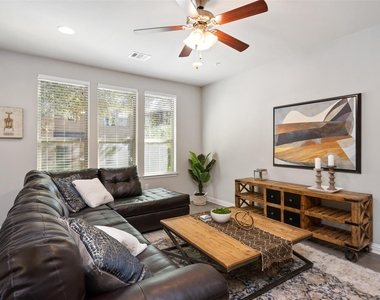 13800 Lyndhurst St - Photo Thumbnail 9