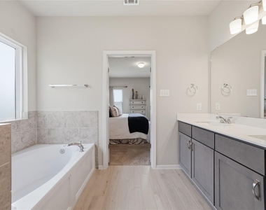 641 Running Creek Dr - Photo Thumbnail 18