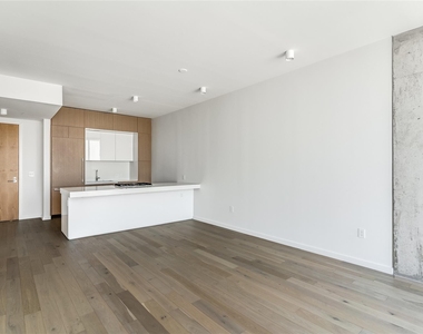 313 W 17th St - Photo Thumbnail 1