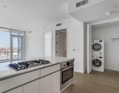 313 W 17th St - Photo Thumbnail 7