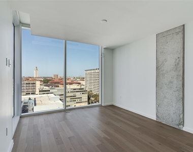 313 W 17th St - Photo Thumbnail 13