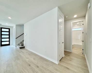 404 Tinto St - Photo Thumbnail 24