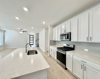404 Tinto St - Photo Thumbnail 12